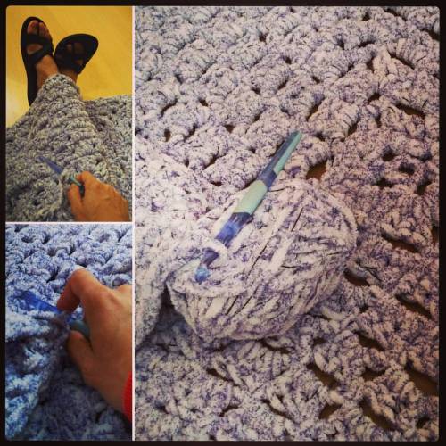 Mantita. Diseño “azulejo portugués”. #Ravelry #Ganchillo #crochet Patrón: “From the middle blanket” de @thecrochetcrowd