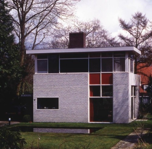 germanpostwarmodern: House Manassen (1961-63) in Amersfoort, the Netherlands, by Gerrit Rietveld wit