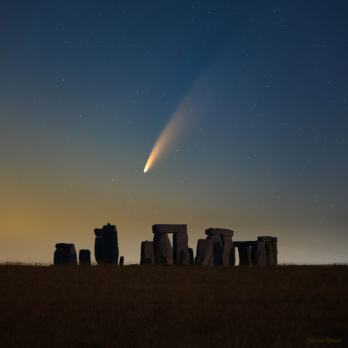 amazinguniverses:Comet NEOWISE over Stonehenge by Declan Deval