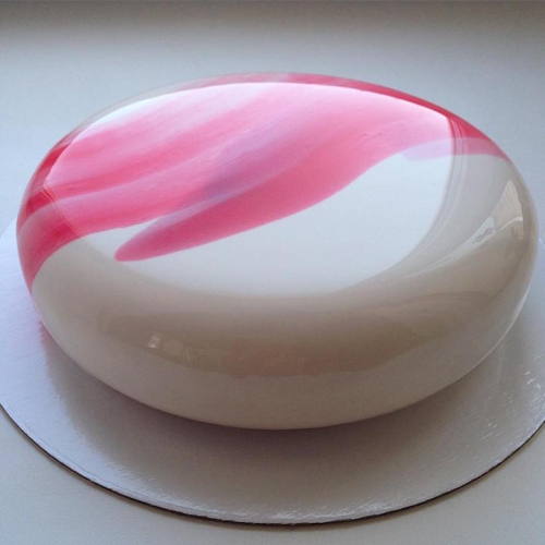 surl-tesh-echer:archiemcphee:Today the Department of Delicious Deception is feasting on impossibly smooth glazed cakes that look like colorful marble sculptures. These exquisite treats are the work of Russian confectioner Olga Noskova, who shares photos