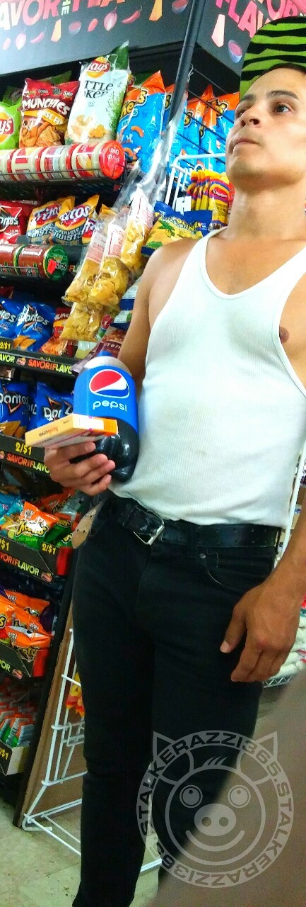 stalkerazzi365:  That nipple! That ass! I want my mouth on both! Dayum!! 🐷