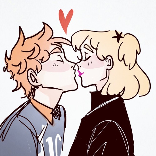shunnybunnysunny:I just luv draw kisses for practice!