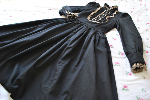 chlora-virgo:  Innocent World - Belinda OP long version in black.