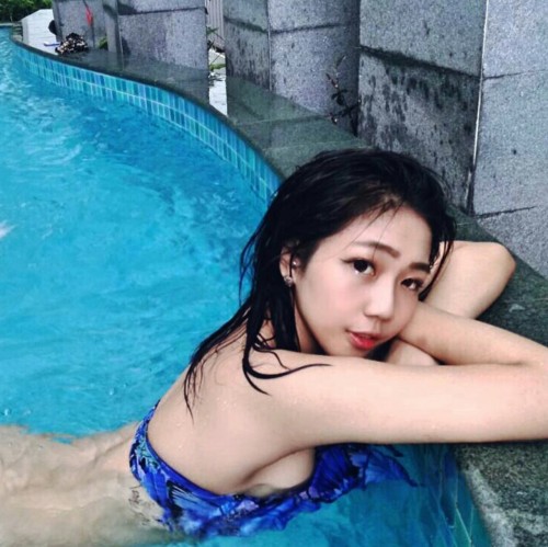 sicksgboy: upandundersg: low cut until cannot low. just wanna cum all over her tits #sg #sggirls