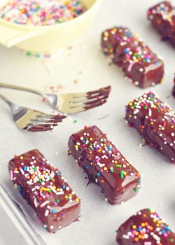 sweetoothgirl:  Chocolate Dipped Brownies