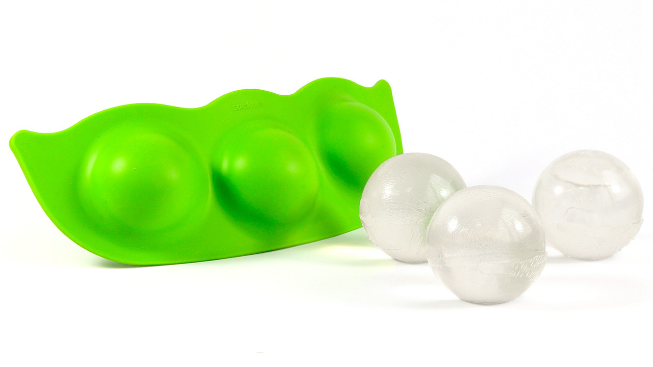 ilovepuppies125:
“ mc-coolin:
“ sexualanomaly:
“ dollybopp:
“ 267198:
“ theswindlr:
“ Frozen Peas from SuckUK; a fantastic piece of design as metaphor (as well as a super convenient way to make a spherical ice “cube” ”
If you truly love me you will...