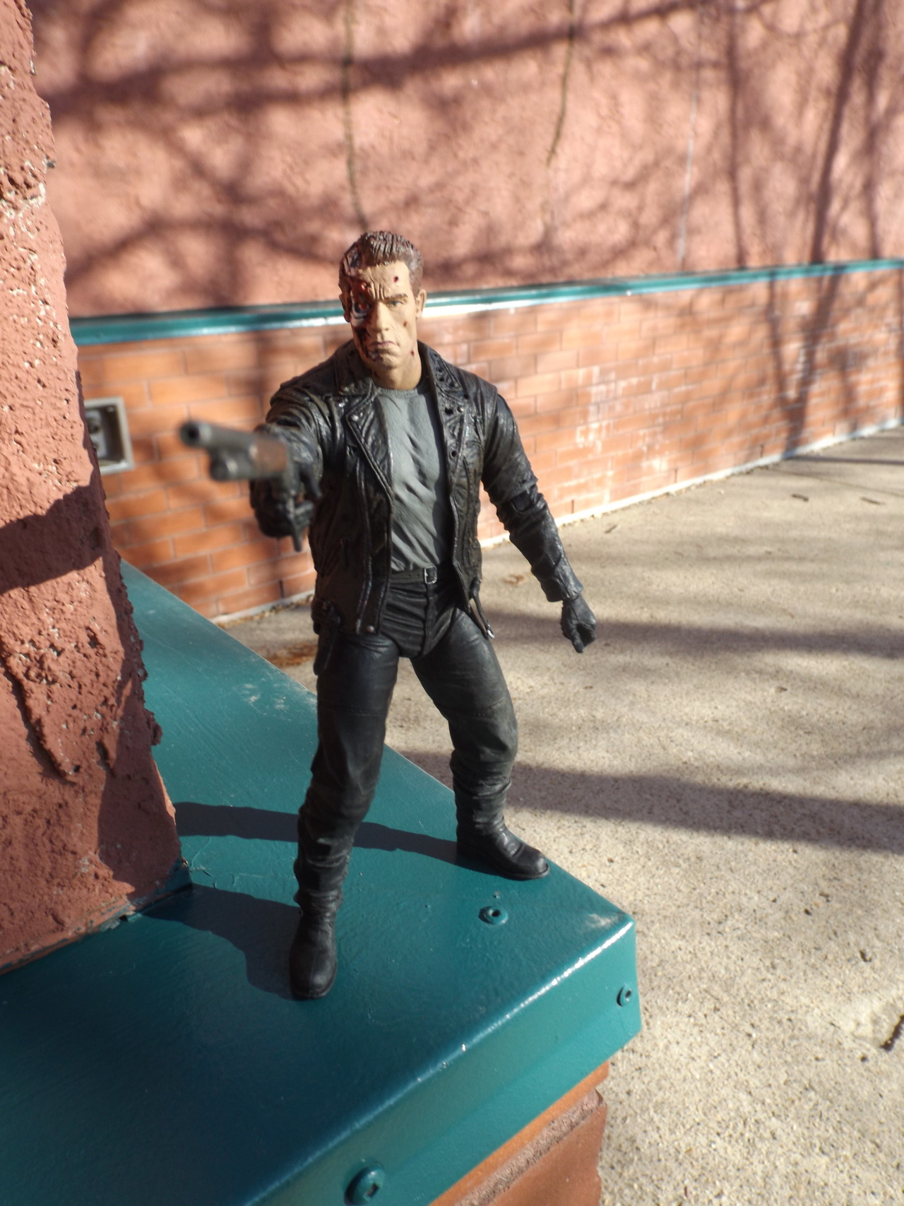 richard-is-bored:  Ultimate T-800 Outside 