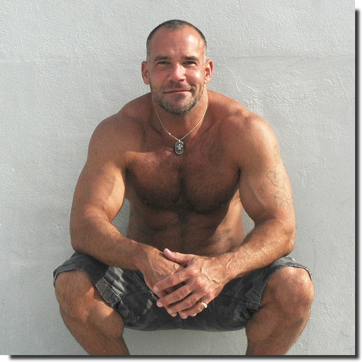 fuckyeahdaddies:  Loads of Daddies at Fuck Yeah Daddies.Click Here to Follow Fuck