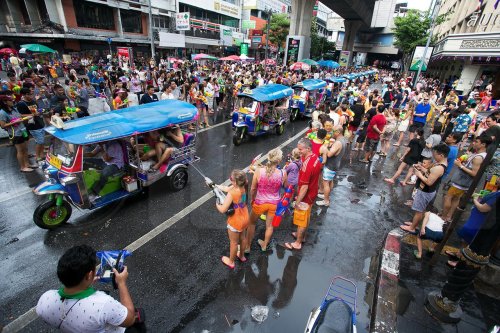 assman-69: teeyakdon: Let’s join Songkran 2016. It’s only a week ^_^Songkran festival is between Apr