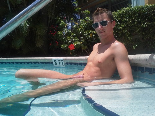 arthusetnico:  In the pool hard