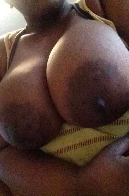 curtflirt509:  She has a nice pair!!!