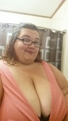 princsscupycake:  Some boobies for your viewing pleasure.    Love to play with them