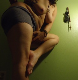 Bloodyqueefs:  Experiments In Body Angles.  Reblogging For Sweet Crys. 