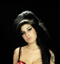 bitchtoss:  Amy Winehouse photographed by Daniel Stier, 2007