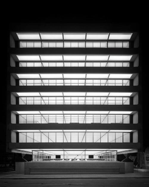 Gordon Bunshaft of SOM, American Republic Insurance Building, Des Moines, IA, 1965