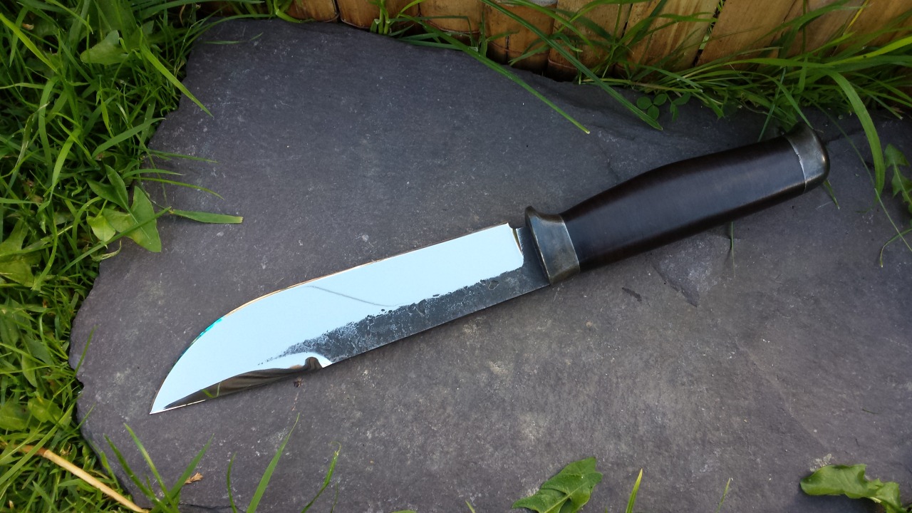 ru-titley-knives:  bonesknives:  a little sheath knife style going on here  the