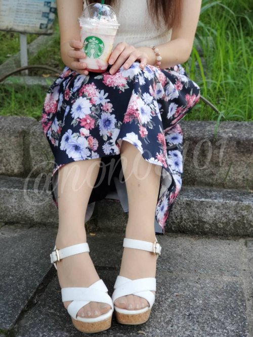 nylon-of-the-world: Sep18 - Asian Nylon Feet - 3 (I love when she wears those white chunky sandals)