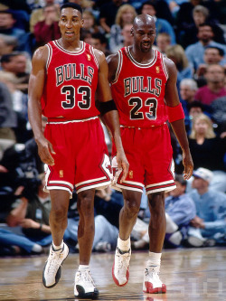 tuanizzaho:  Scottie Pippen and Michael Jordan