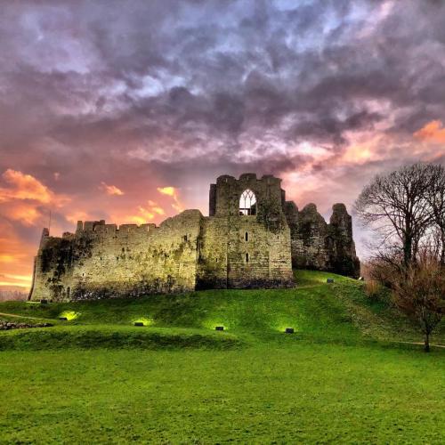 (via Oystermouth Castle, near Swansea, Wales. A Norman Castle on the edge of the Gower Peninsula ove