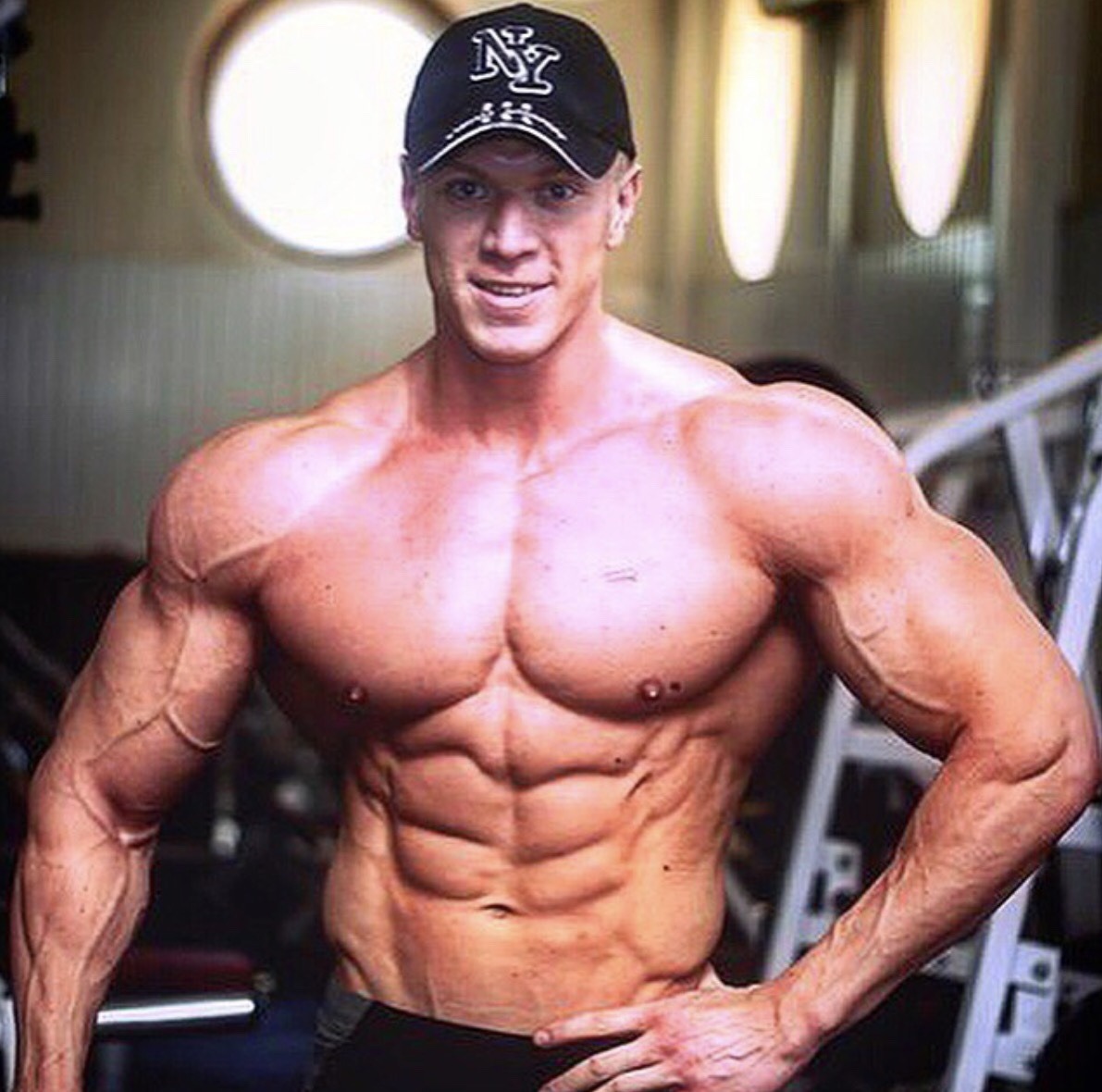 hotsexymenxxx:Nikita Komarov