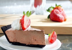 thecakebar:  Chocolate Strawberry Truffle Pie {nut free option}