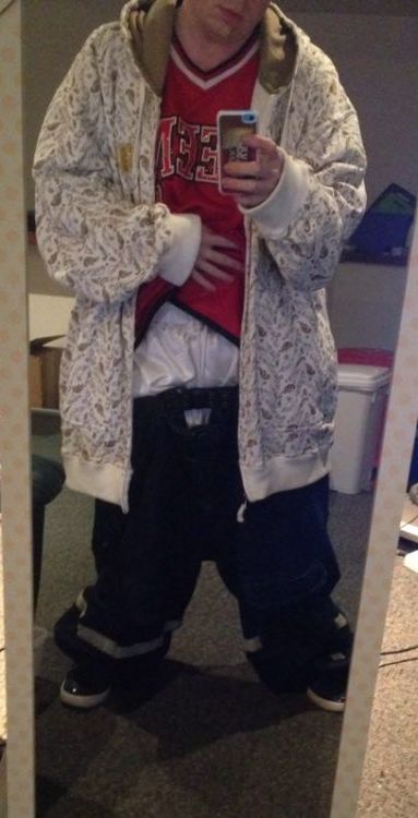 ”just my outfit for the day! :)”Great classic baggy style. Keep it alive, it’s definitely a comfy an