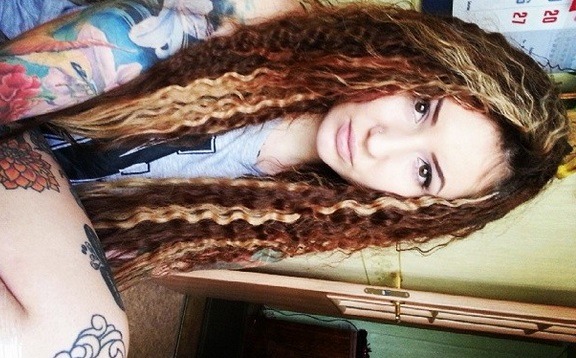 modifiedwh0re:  Ready for a cute date later :) 