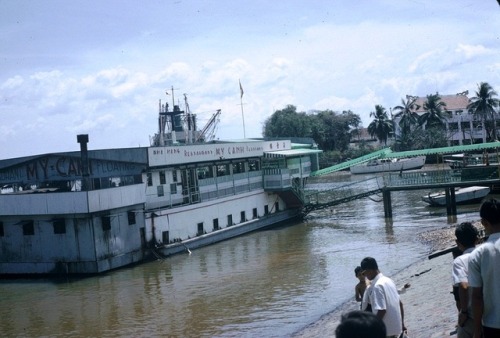 vietnamwarera:Floating restaurant in Saigon, circa 1965. Visit vietnamwarera.com for more informatio