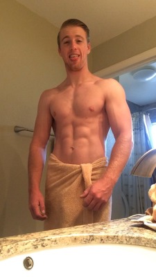 livingabovetherest:  pnut-butter:  livingabovetherest:  Abs feeling good this morning!  I have a crush on Tim  Awww yay I’m happy about this 