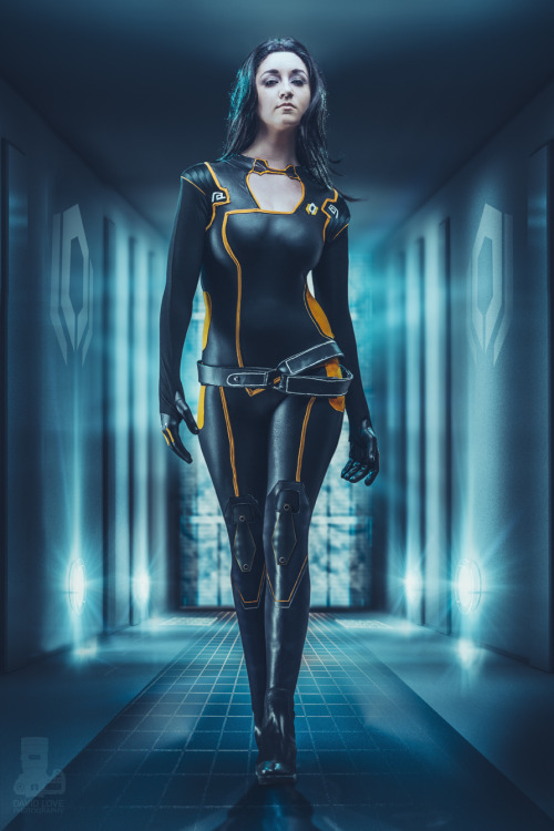 hotcosplaychicks:  Miranda Lawson by truefd Follow us on Twitter - @hotcosplaychick