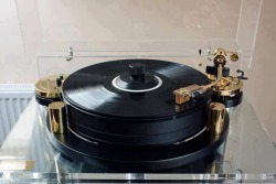 vinylandgeekstuff:  Turntable 