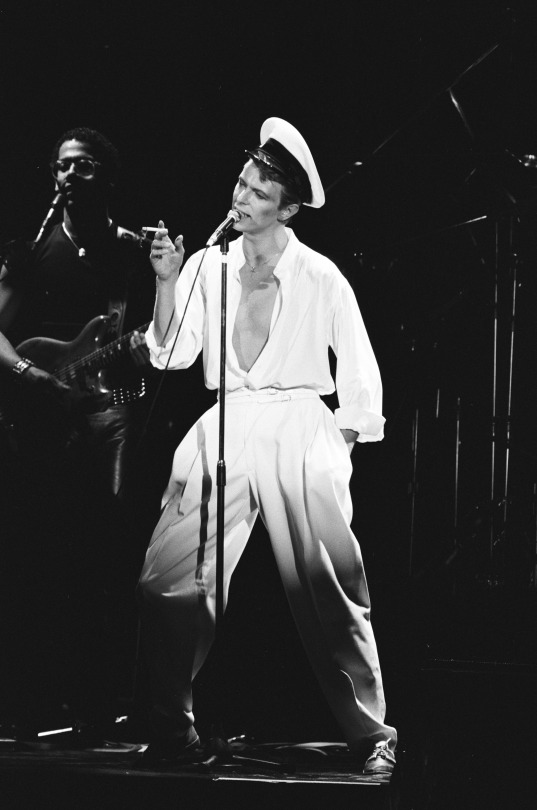 David Bowie At The NHK HALL (Tokyo), December 12th, 1978. (part 1) 📸: Koh Hasebe