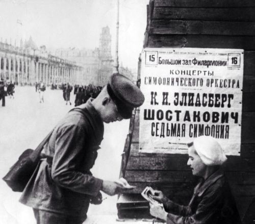 historicaltimes: Soldier buying a ticket to the Leningrad premiere of Shostakovich’s Seventh S
