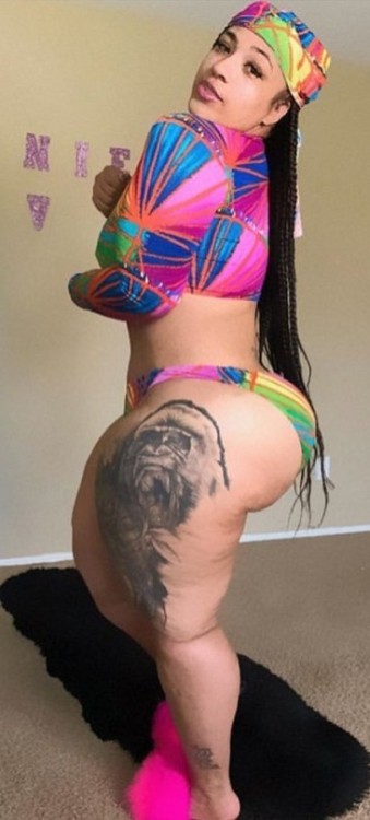 XXX bigbuttsthickhipsnthighs:  Thick AF wife photo