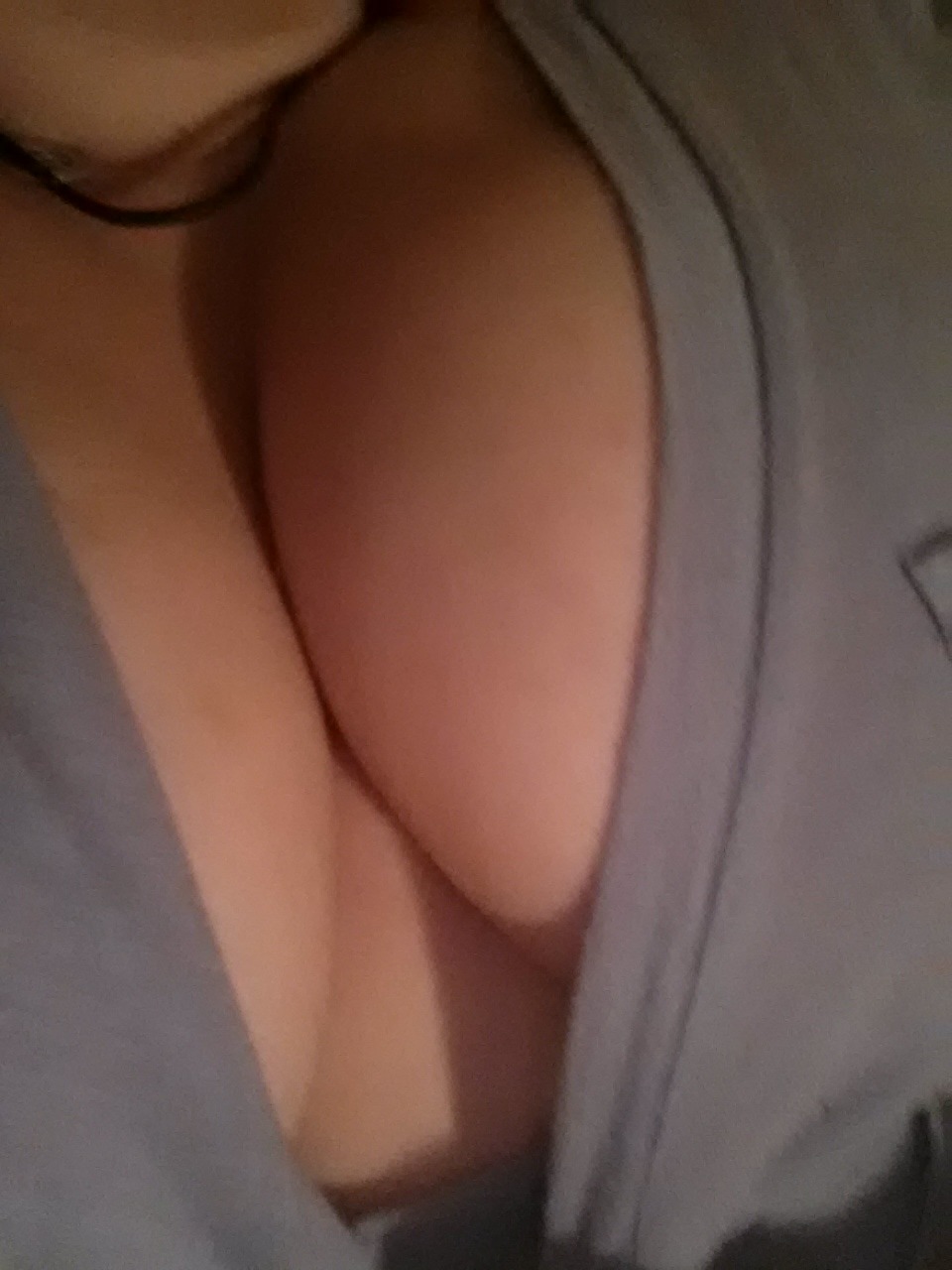 onceuponanightmarexo:BOOBS.