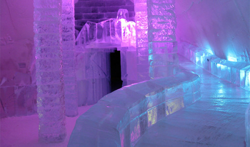 sleazeburger:  Hotel DeGlace ice hotel in Quebec 
