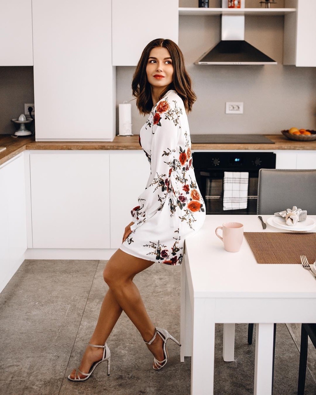 suki2links2:  not-masonv-001:    I ❤️ her beautiful legs in high heels and lovely