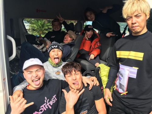 Uee and the &lsquo;Law of the Jungle in Wild New Zealand&rsquo; cast - microdot instagram update