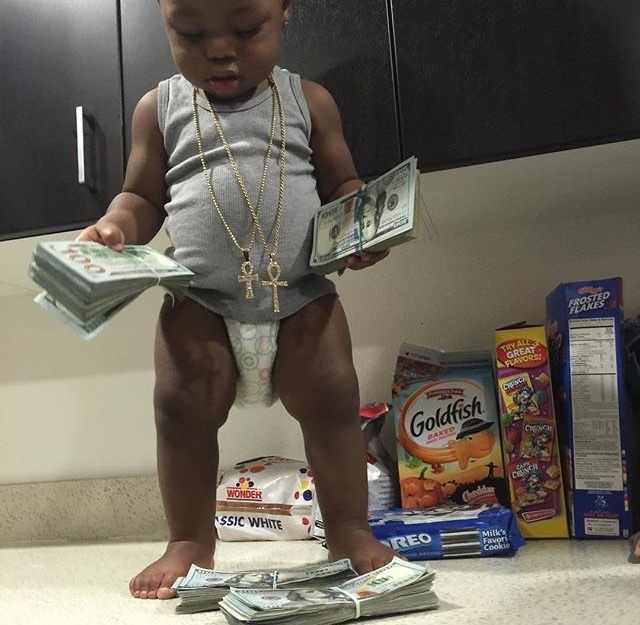 trulyyangelmonroe:  trulyyangelmonroe:   urbanrealism:    Sharing this money baby