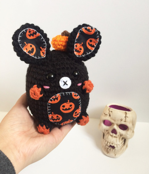 A spooky plush masterpost to send out your Halloween with a cute and cuddly bang. 