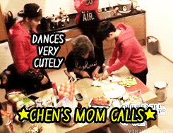 yixingsosweet:  10/∞ Things EXO do that make me happy: Talking/introducing themselves to Chen’s mom 