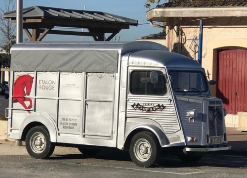 Camion de livraison Citroën, Blaye, Gironde, 2017.The 2CV’s big brother!