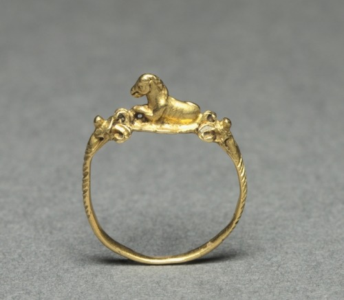 theancientwayoflife:~ Ring. Place of origin: Italy Culture: Roman Date: A.D. 2nd Century Medium: Gol