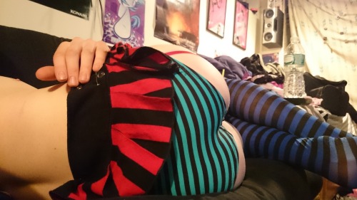 nixiefuze:  A small peace of my set from tonight. part one, Just a warning, part 2 and 3 are much more revealing them my norm, Just more butt so keep you pants on haha ;p