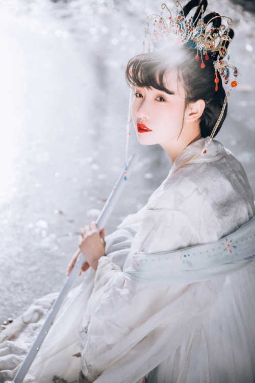 hanfugallery:Traditional Chinese hanfu by 炸鲜奶