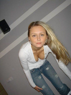 Tiffy1791:  Sexygermanamateurs:  Maik-Oldfield:  Sexy Blonde Girl Perfect Body  Follow