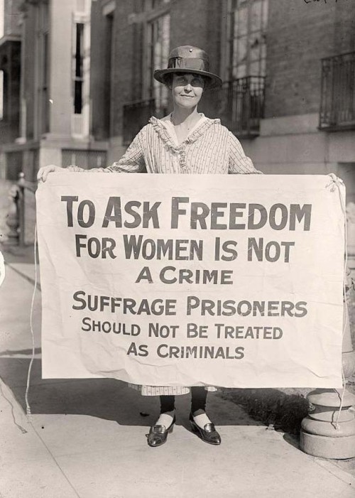 stories-yet-to-be-written:52 Powerful Photos Of Women Who Changed History Forever (Via Distractify)1