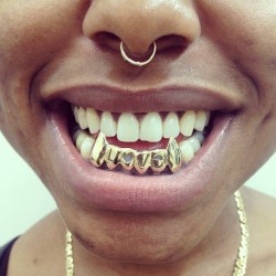 sinceremrmula:  😸 #grillz #gold #grills #goldteeth #mouthfullofgold #yellowgold #whitegold #sinceremrmula #quality #jewelry #diamonds #diamondteeth #yellowdiamonds #vampirelife #fangs #fanggang #fangz #girlswithgrillz #girlswithgrills #girlwithgrills