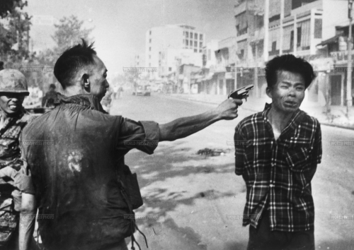 South Vietnam national police chief Nguyen Ngoc Loan executes a suspected Viet Cong member. Year: 19