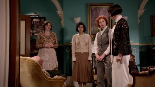 The second outfit of “Blood of Juana the Mad” is one of Phryne’s casual yet elegant at-home ensemble